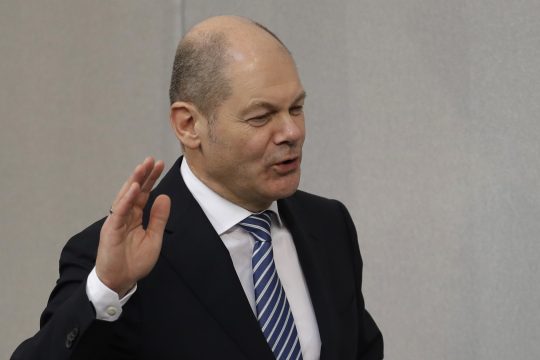 Καθυστερήσεις παίζει ο Σολτς για το ελληνικό χρέος
