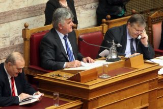 Πετσάλνικος «αδειάζει» Βενιζέλο