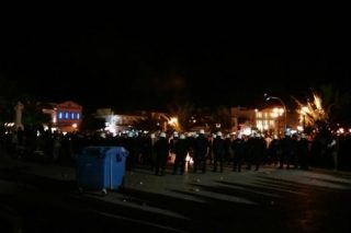 Δεκάδες τραυματίες στα επεισόδια από ακροδεξιούς στη Λέσβο