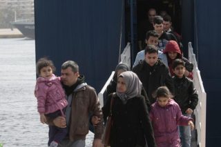 Αίρεται ο περιορισμός των προσφύγων στα νησιά!