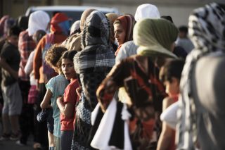 Μειώθηκαν οι θέσεις για ανήλικους πρόσφυγες, αυξήθηκαν οι κρατούμενοι