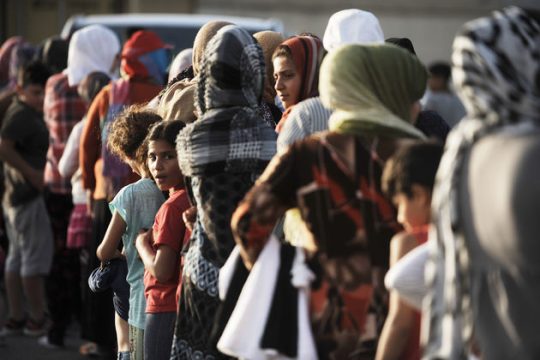 Μειώθηκαν οι θέσεις για ανήλικους πρόσφυγες, αυξήθηκαν οι κρατούμενοι