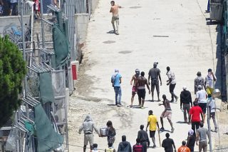 Ενοχοι για επικίνδυνη σωματική βλάβη χωρίς… αντίσταση κατά της αρχής