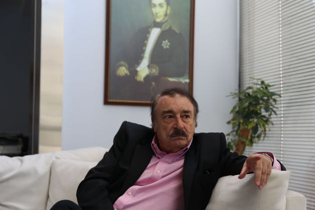 «Βρισκόμαστε υπό επιτήρηση· μας κατασκοπεύουν ώστε να χειραγωγούν την ψήφο μας»