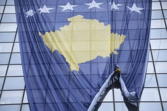 Ή αυτοί ή εμείς…