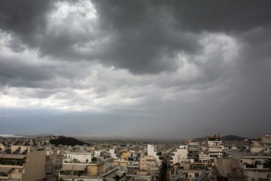 Σαββατοκύριακο με συννεφιά και βροχές