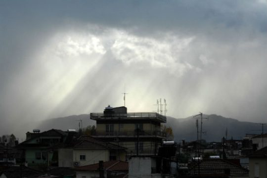 Με συννεφιά και βροχές ξεκινάει η εβδομάδα