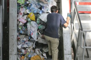 Κραυγή από τον εργασιακό μεσαίωνα της ανακύκλωσης