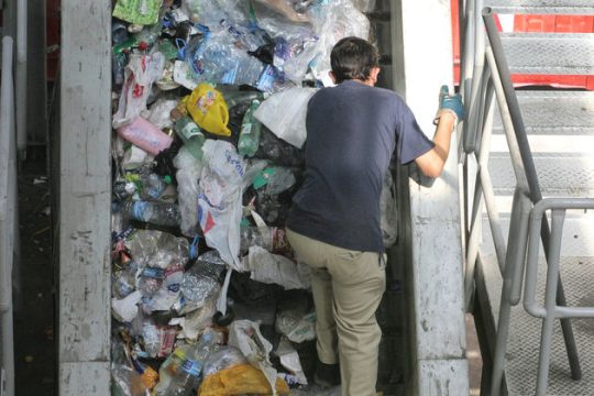 Κραυγή από τον εργασιακό μεσαίωνα της ανακύκλωσης