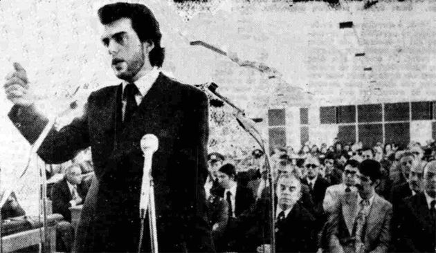 Η γλυκιά και μοναχική μορφή της εξέγερσης