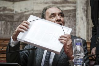 «Καρφί» Σταθάκη για ΔΕΣΦΑ:«Τελικά γίνεται διαφορετικά»