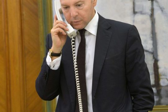 Σενάρια παράτασης και επαναγοράς χρέους