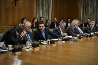 Η κυβέρνηση…μετακομίζει στη Ρόδο