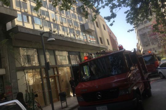 Απείλησε να αυτοπυρποληθεί μέσα σε συμβολαιογραφικό γραφείο