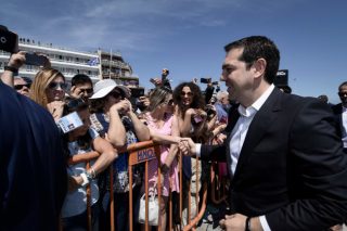 Υποδέχονται τον πρωθυπουργό με κινητοποιήσεις