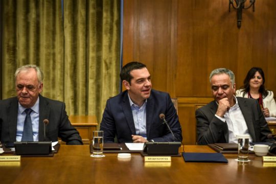 Χαμηλώνει τους τόνους απέναντι στην Άγκυρα