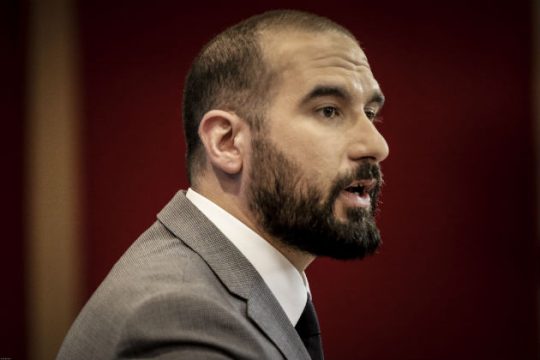 Live η ενημέρωση συντακτών από τον Δ. Τζανακόπουλο