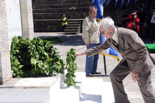100 χρόνια όρθιος