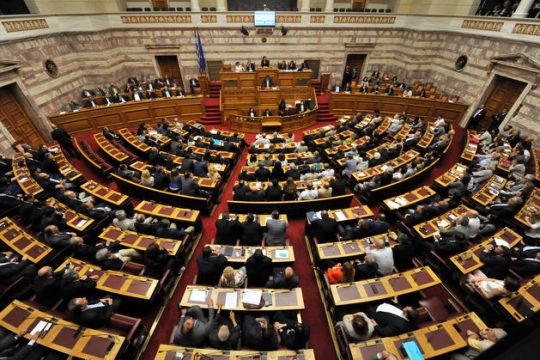 Δεν βλέπουν καθαρή έξοδο από τα μνημόνια
