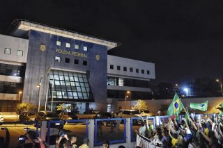 Ο Λούλα στη φυλακή, ο λαός στο πλάι του