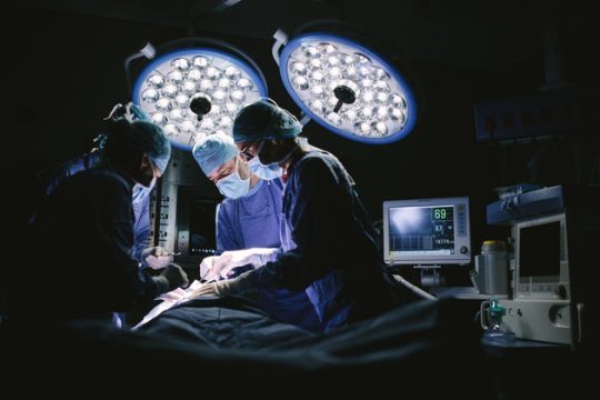 Με τις ευλογίες του Κεντρικού Συμβουλίου Υγείας το σκάνδαλο των επεμβάσεων TAVI