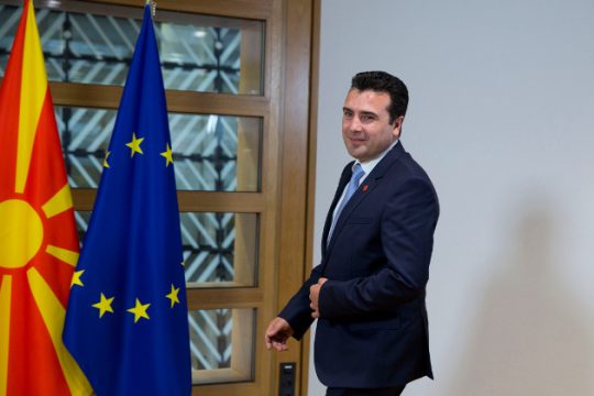 Διπλό «όχι» Ζάεφ σε μονή ονομασία και αλλαγή Συντάγματος