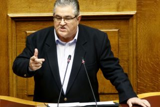 «Τσακίζετε τον λαό»