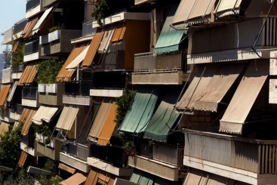 Σε διπλασιασμό εισπραξιμότητας ΦΠΑ και αυξήσεις στο πετρέλαιο κίνησης εστιάζει η συνταγή ΟΟΣΑ