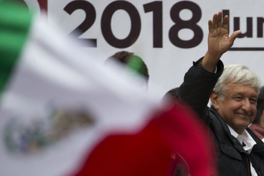Η Κεντροαριστερά σαρώνει πάνω στα συντρίμμια που αφήνει πίσω του ο Νιέτο
