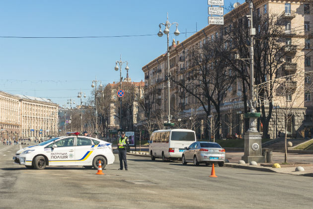Σε πανικό το Κίεβο μπροστά στην παύση της βοήθειας των ΗΠΑ