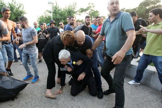 Ο… πόλεμος για τη βία