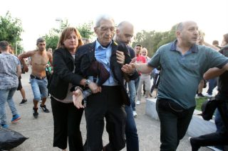 Χρυσαυγίτες και ακροδεξιοί επιχαίρουν