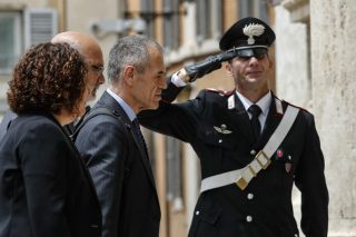 Κάλπες εν μέσω (πολιτικού) καύσωνα