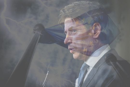 Χάδια, χαστούκια και το… φάντασμα του Βαρουφάκη!