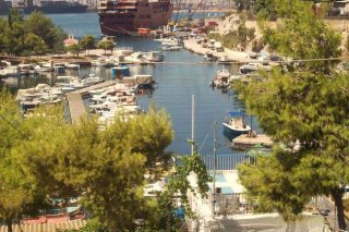 Χαμόγελα κάτω στο λιμάνι