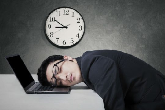 Ο ύπνος του Σαββατοκύριακου… σώζει ζωές