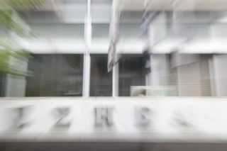 Η ΕΣΗΕΑ καλεί τον Β. Κωστόπουλο σε επαναδιαπραγμάτευση