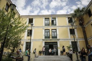 Και απλήρωτοι και απολυμένοι και με μήνυση