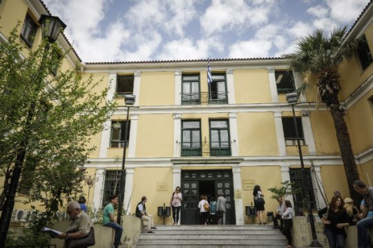 Και απλήρωτοι και απολυμένοι και με μήνυση