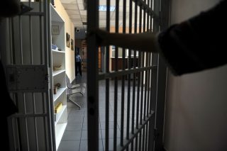 Περιστατικό βίας κατά σωφρονιστικών με τις συνήθεις αιχμές