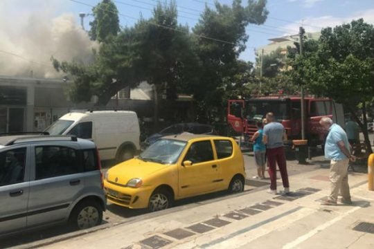 Στις φλόγες εστιατόριο στον Άλιμο