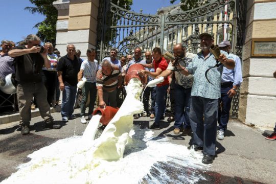 Διαμαρτυρία κτηνοτρόφων για το γάλα και τη φέτα