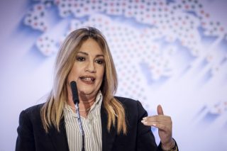 Ατενίζοντας το… γαλάζιο της Δεξιάς