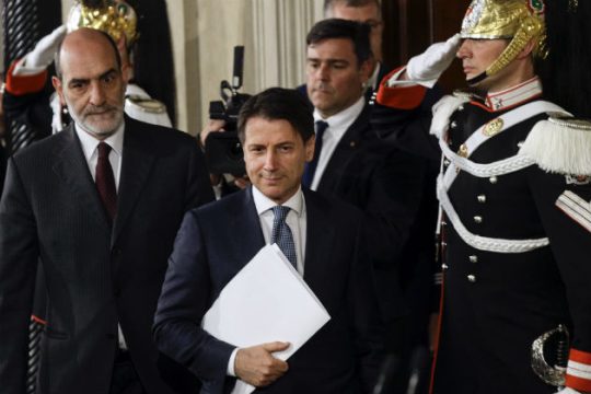 «Λευκός καπνός» στην Ιταλία