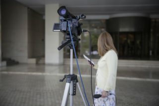 Κόψιμο συντάξεων το ’19 με αντίμετρα, από το ’20 το αφορολόγητο