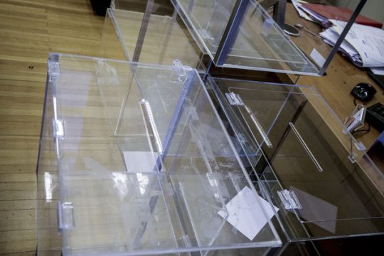 Αυλαία στη Novartis με μαραθώνιο στη Βουλή
