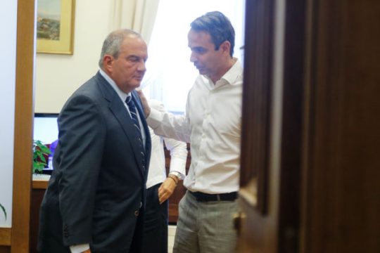 Ο Κώστας Καραμανλής είναι εδώ