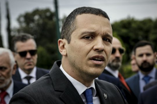 Λίγοι και καθοδηγούμενοι στη χρυσαυγίτικη φιέστα