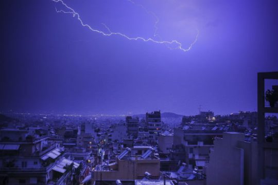 Τοπικές βροχές και ισχυρές καταιγίδες