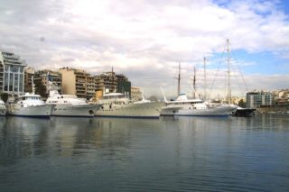 Μεθυσμένος ο οδηγός που έπεσε στην είσοδο της μαρίνας Ζέας